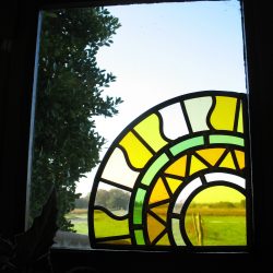 Atelier de la Licorne à Ardin - Vitraux d'art Magali Bauchy, Meilleur Ouvrier de France - Création et restauration de vitraux d'art, vitrail et vitrailliste en deux sevres, vendee et poitou charentes