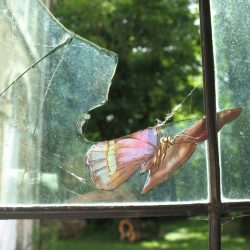 - Atelier de la Licorne à Ardin - Vitraux d'art Magali Bauchy, Meilleur Ouvrier de France - Création et restauration de vitraux d'art
